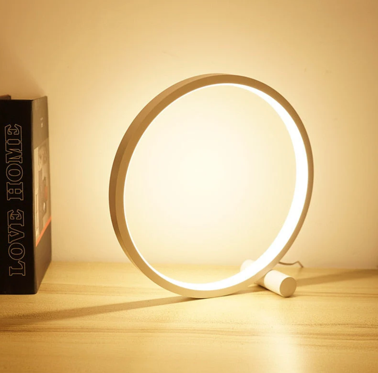 LightCircle - Minimalistische Tischlampe mit Touch- und Dimmfunktion